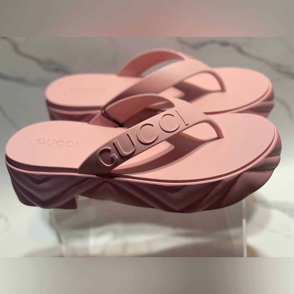 Gucci Womens Tariffa Platform Rubber Flip Flop in Wild Rose Size 40EU/10US